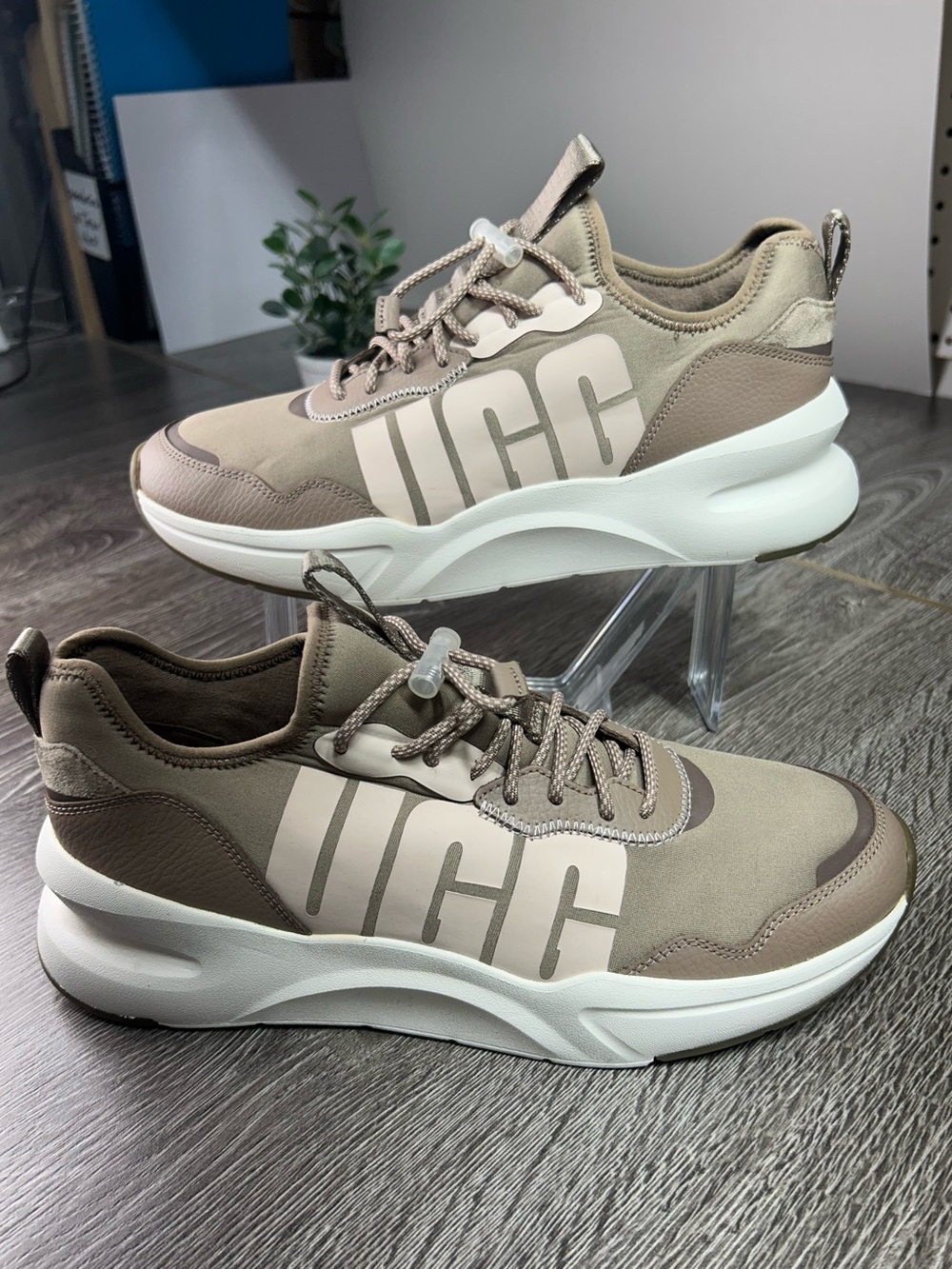 UGG la daze sneakers Beige Taupe Platform Trainer Sneakers